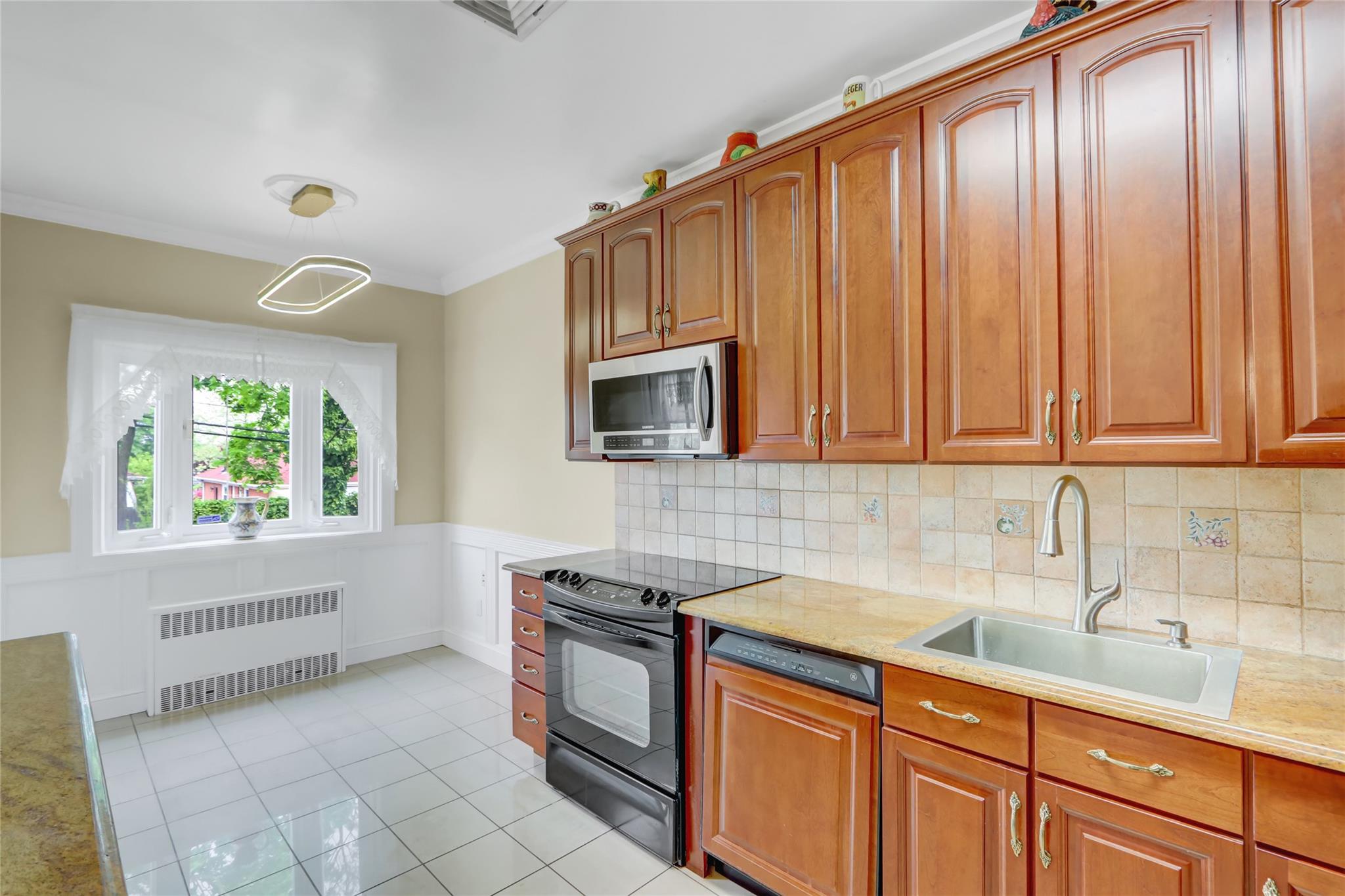 262-55 Grand Central Parkway, Little Neck, New York image 14