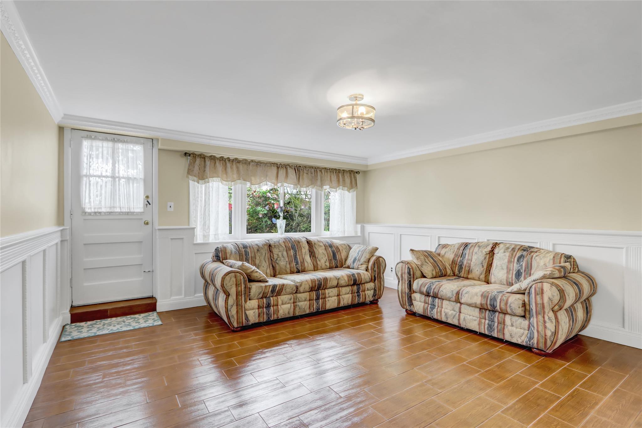 262-55 Grand Central Parkway, Little Neck, New York image 20