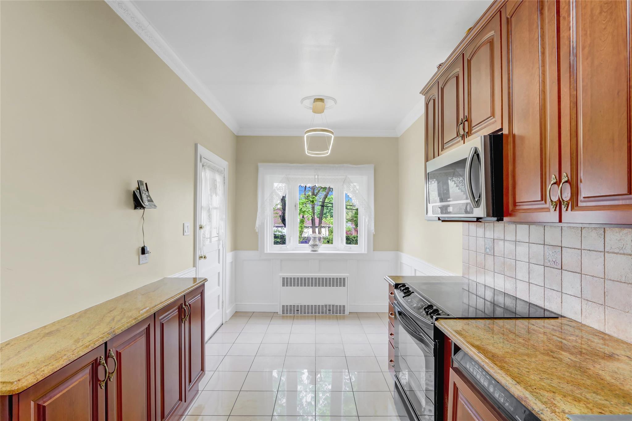 262-55 Grand Central Parkway, Little Neck, New York image 16