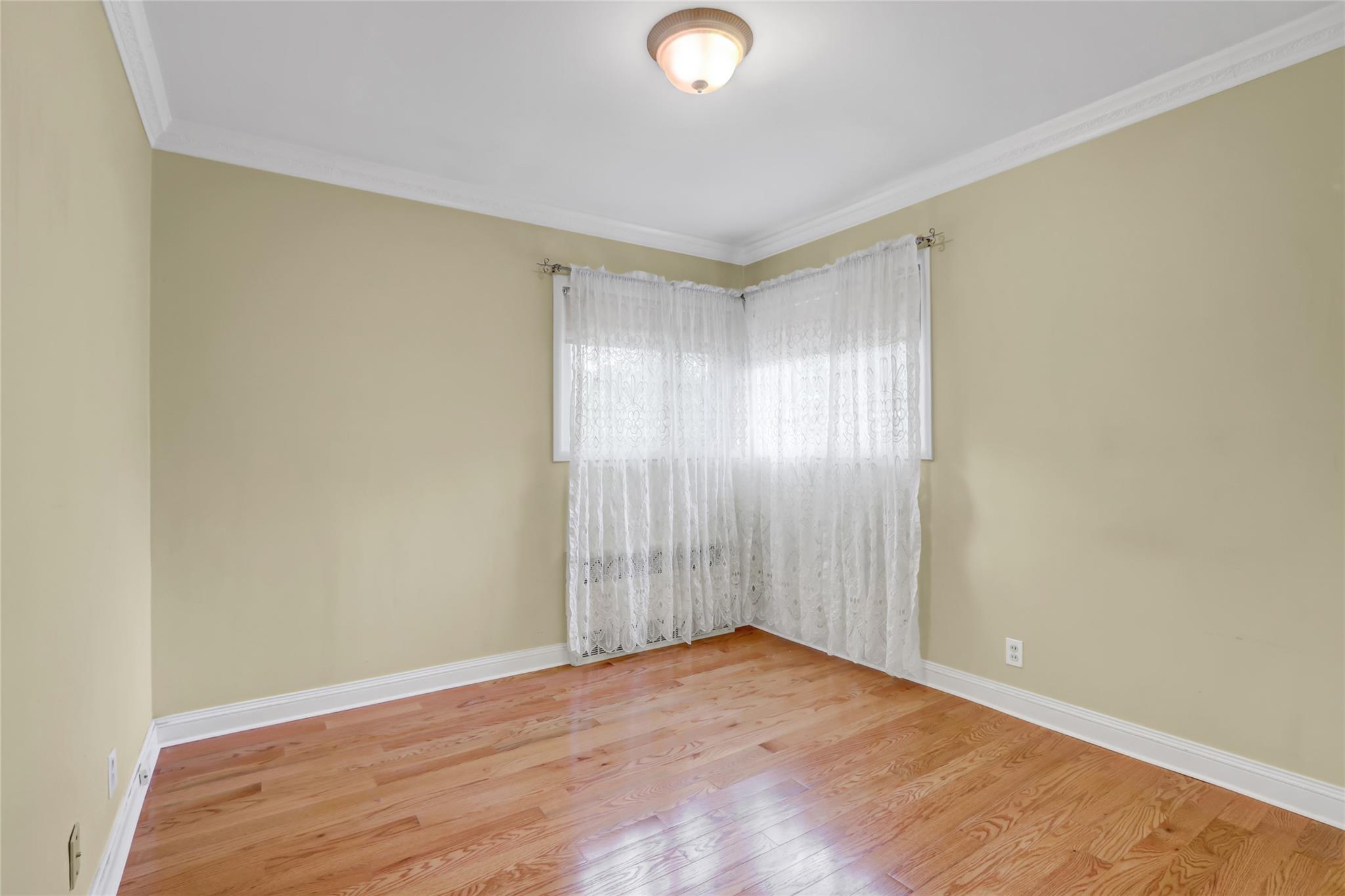 262-55 Grand Central Parkway, Little Neck, New York image 11