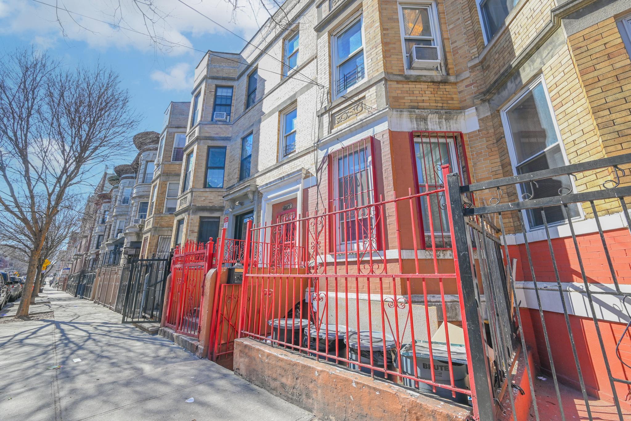 1495 Bryant Avenue