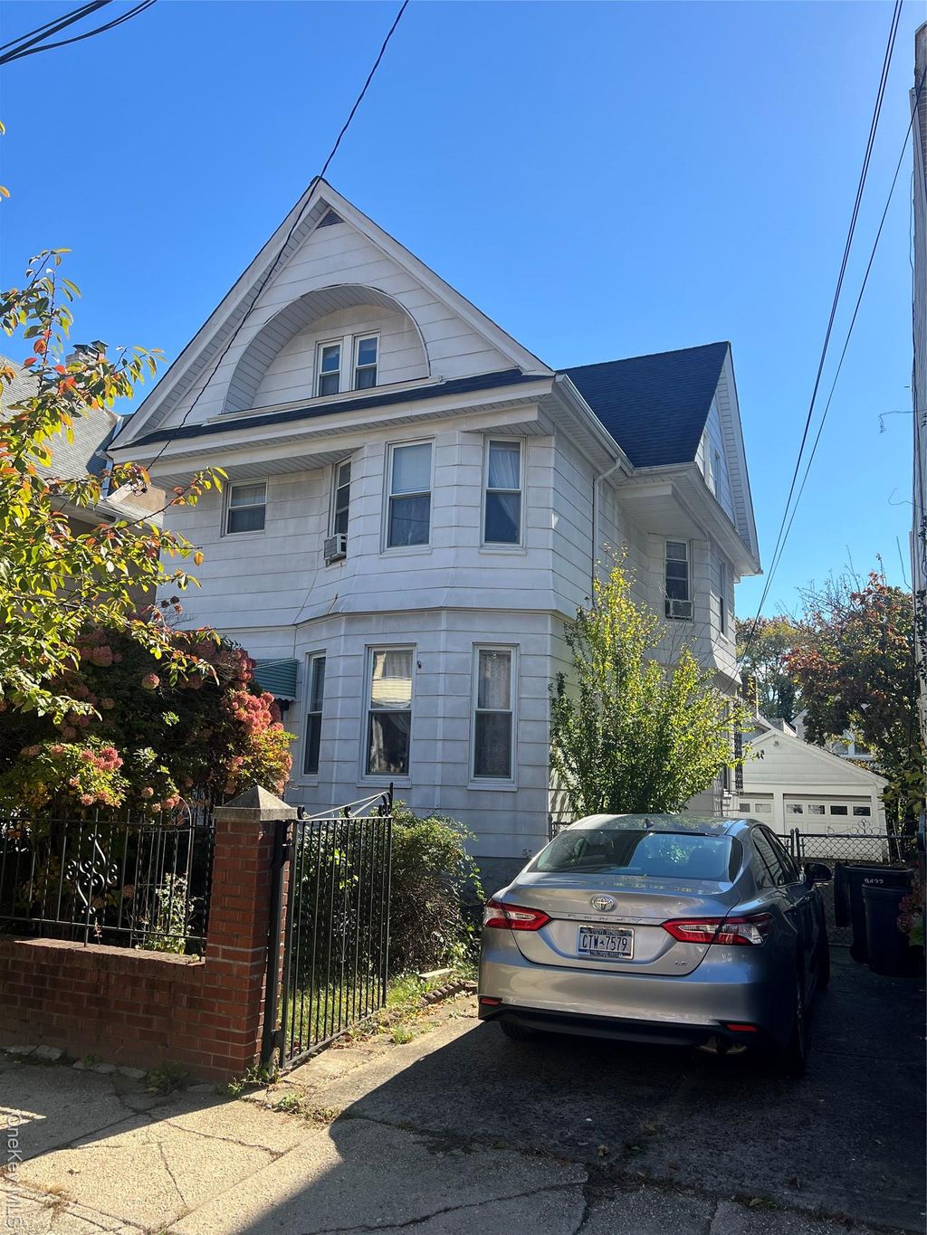 Photo of 9432 86 Avenue, Woodhaven, NY 11421 (MLS # 983303)