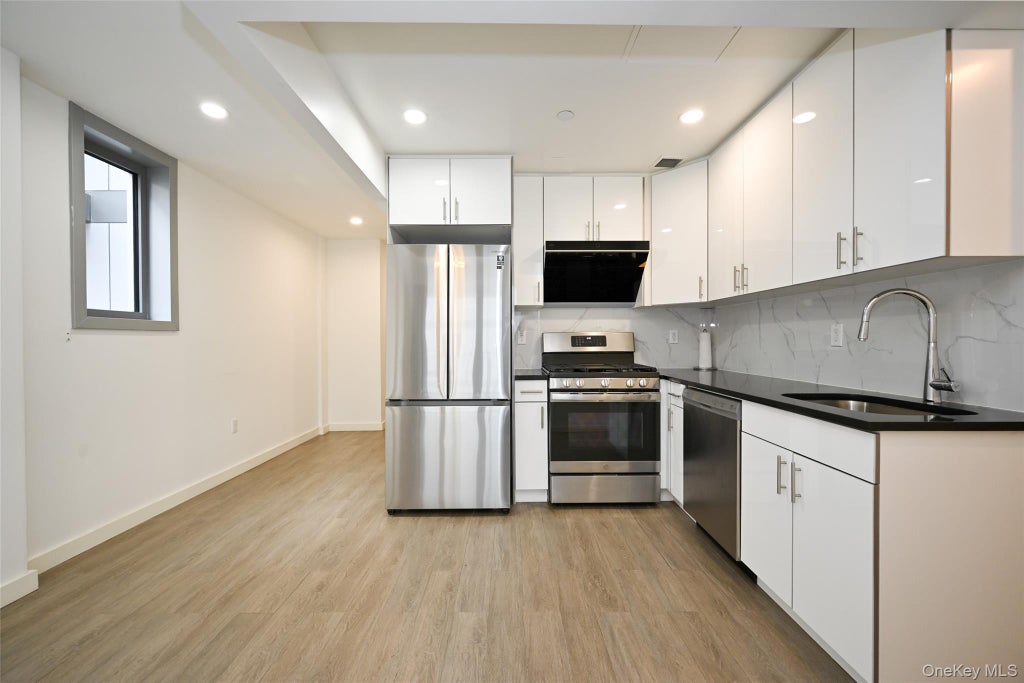 Photo of 144-27 Sanford Avenue #5K, Flushing, NY 11355 (MLS # 1041221)