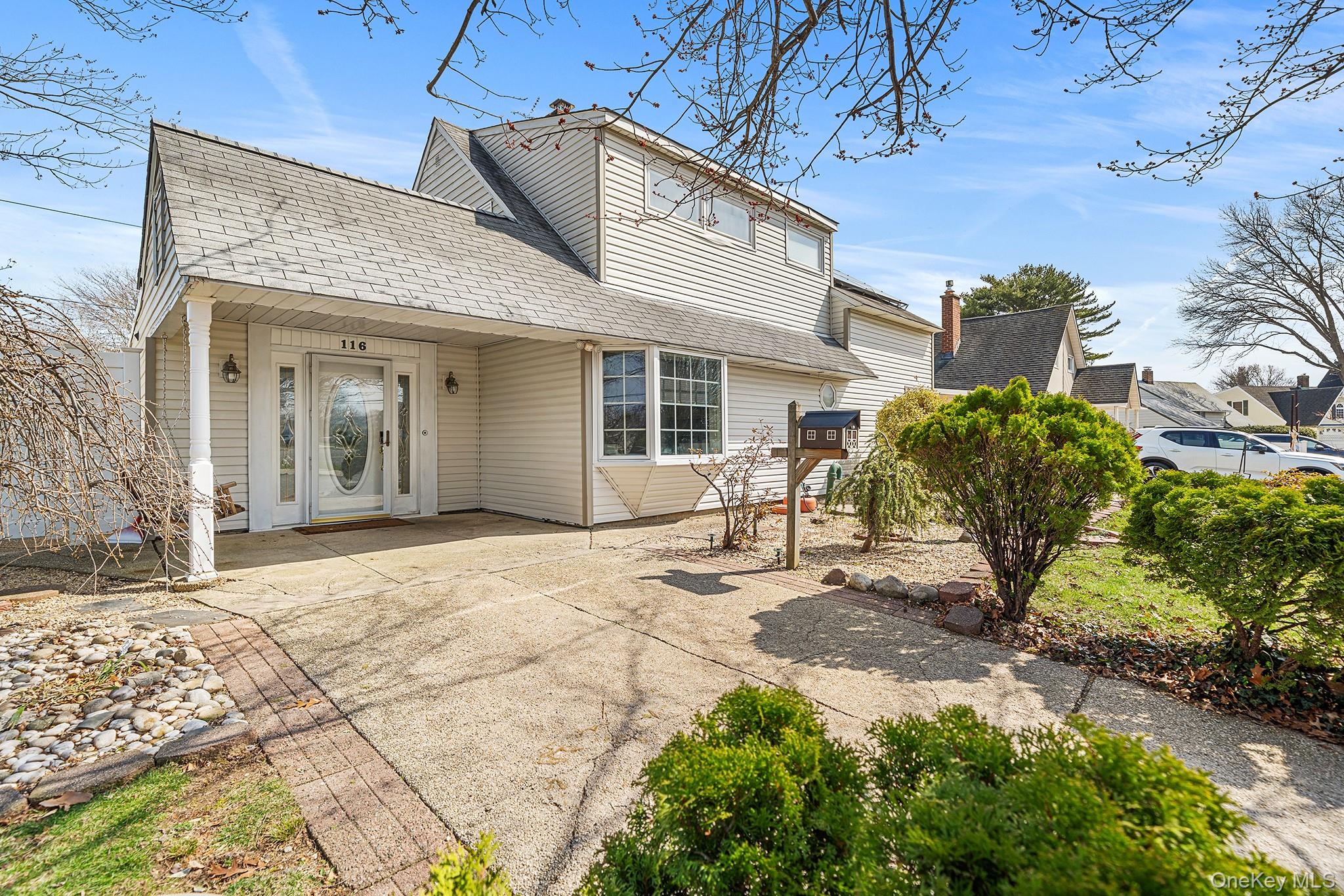 116 Red Maple Drive N