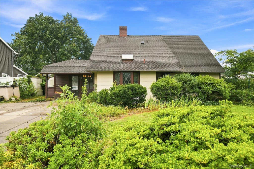 Photo of 75 Weaving Lane, Wantagh, NY 11793 (MLS # 1050355)