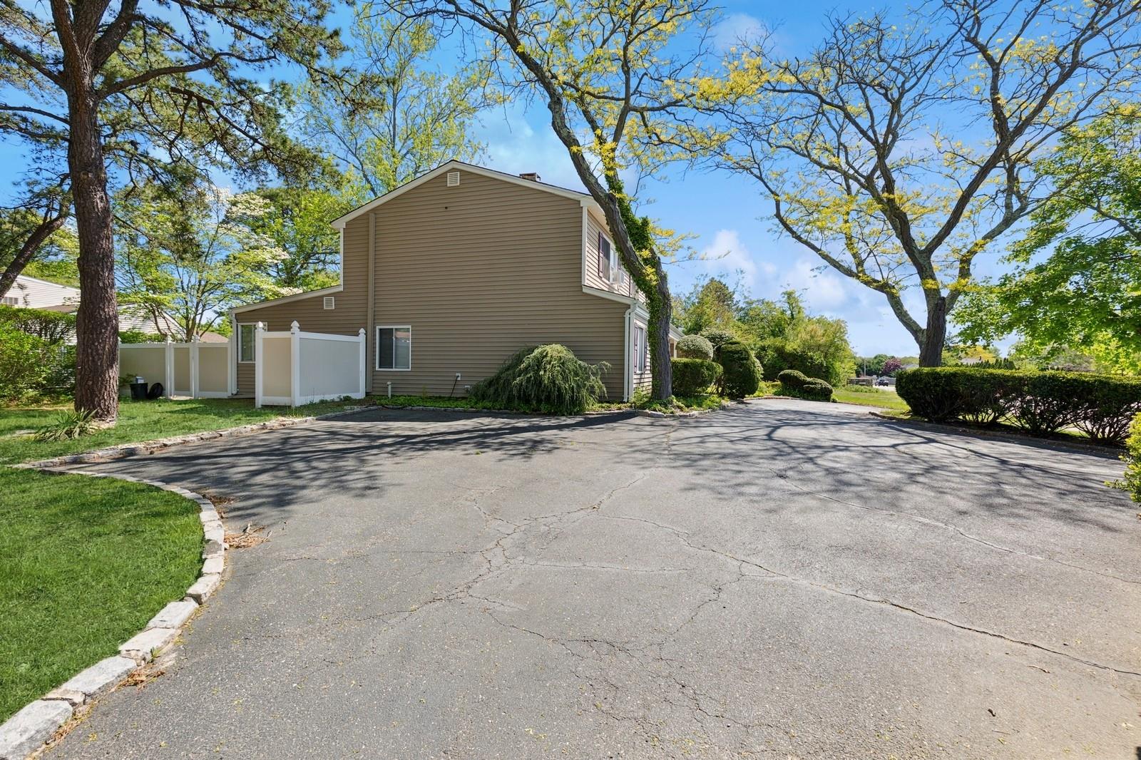 291 E Woodside Avenue, East Patchogue, New York image 2