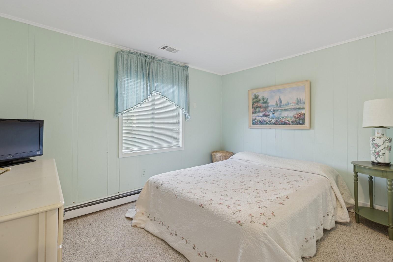 291 E Woodside Avenue, East Patchogue, New York image 24