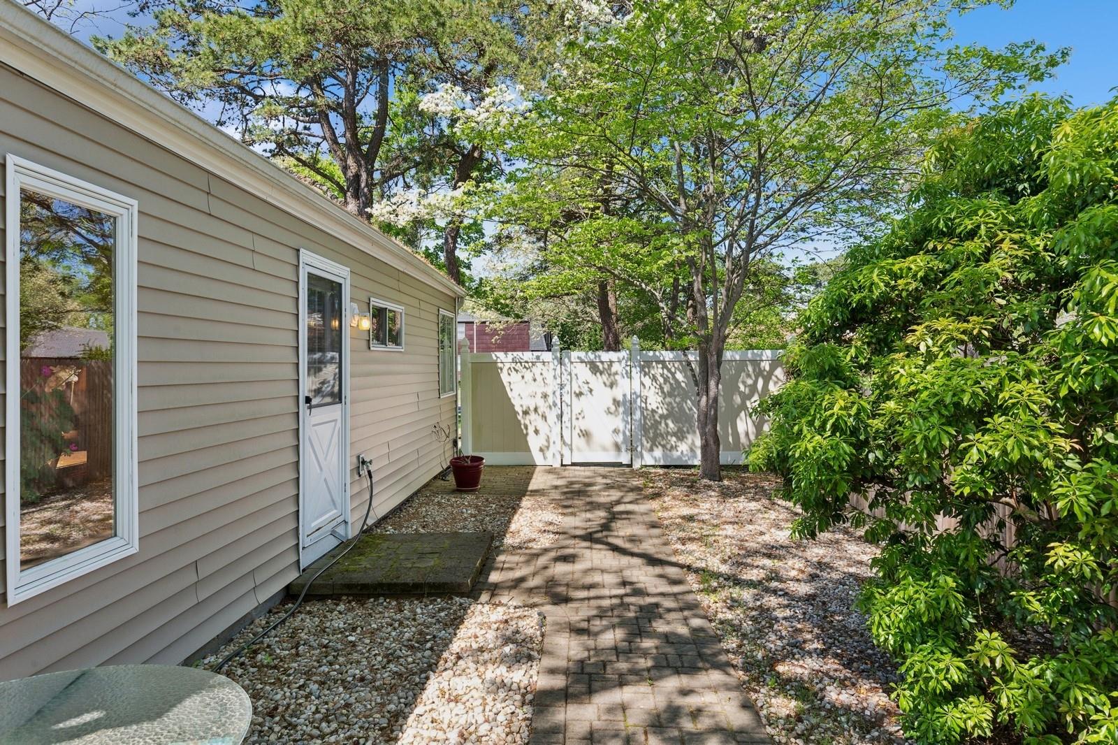 291 E Woodside Avenue, East Patchogue, New York image 45