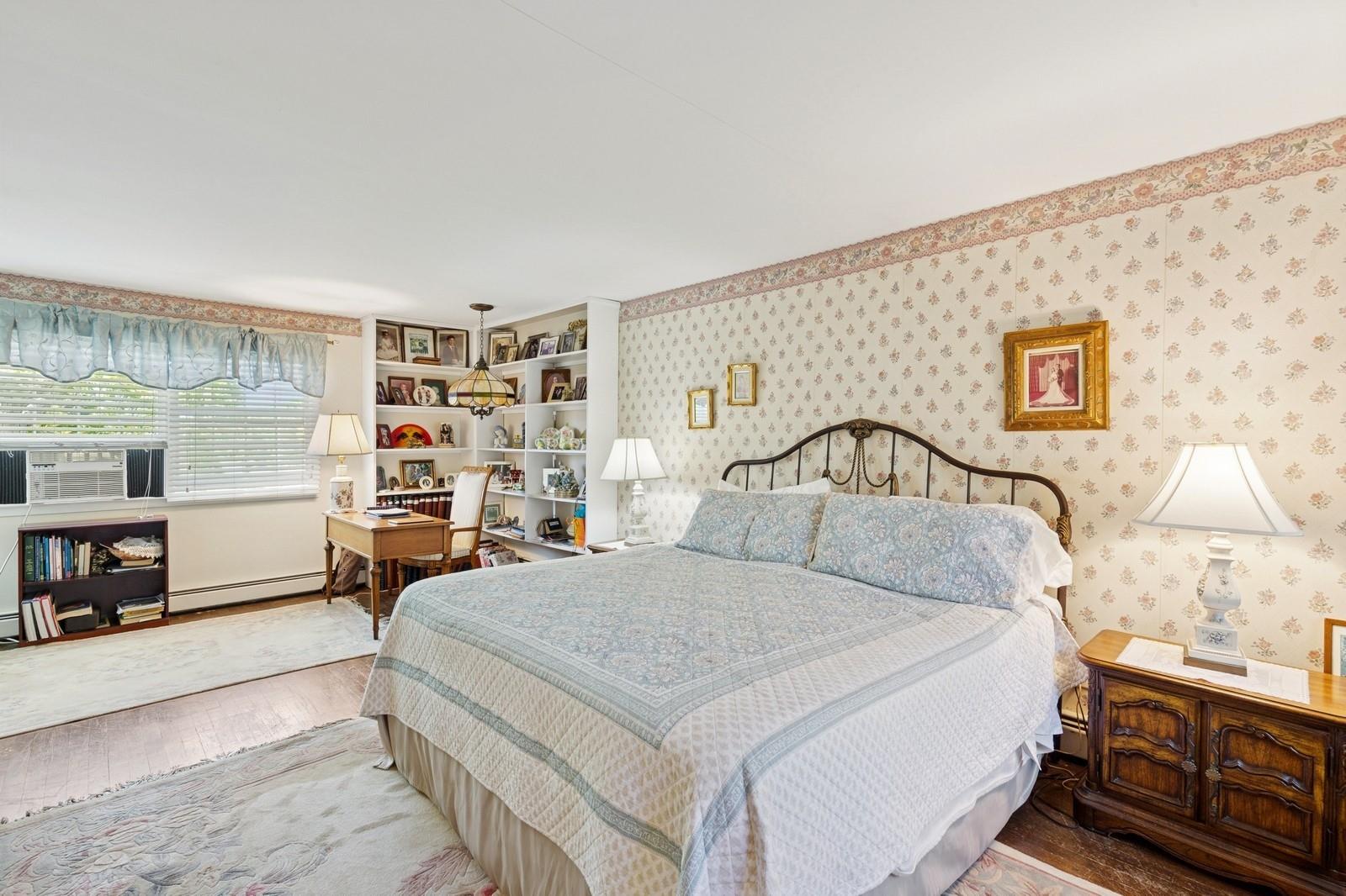 291 E Woodside Avenue, East Patchogue, New York image 30