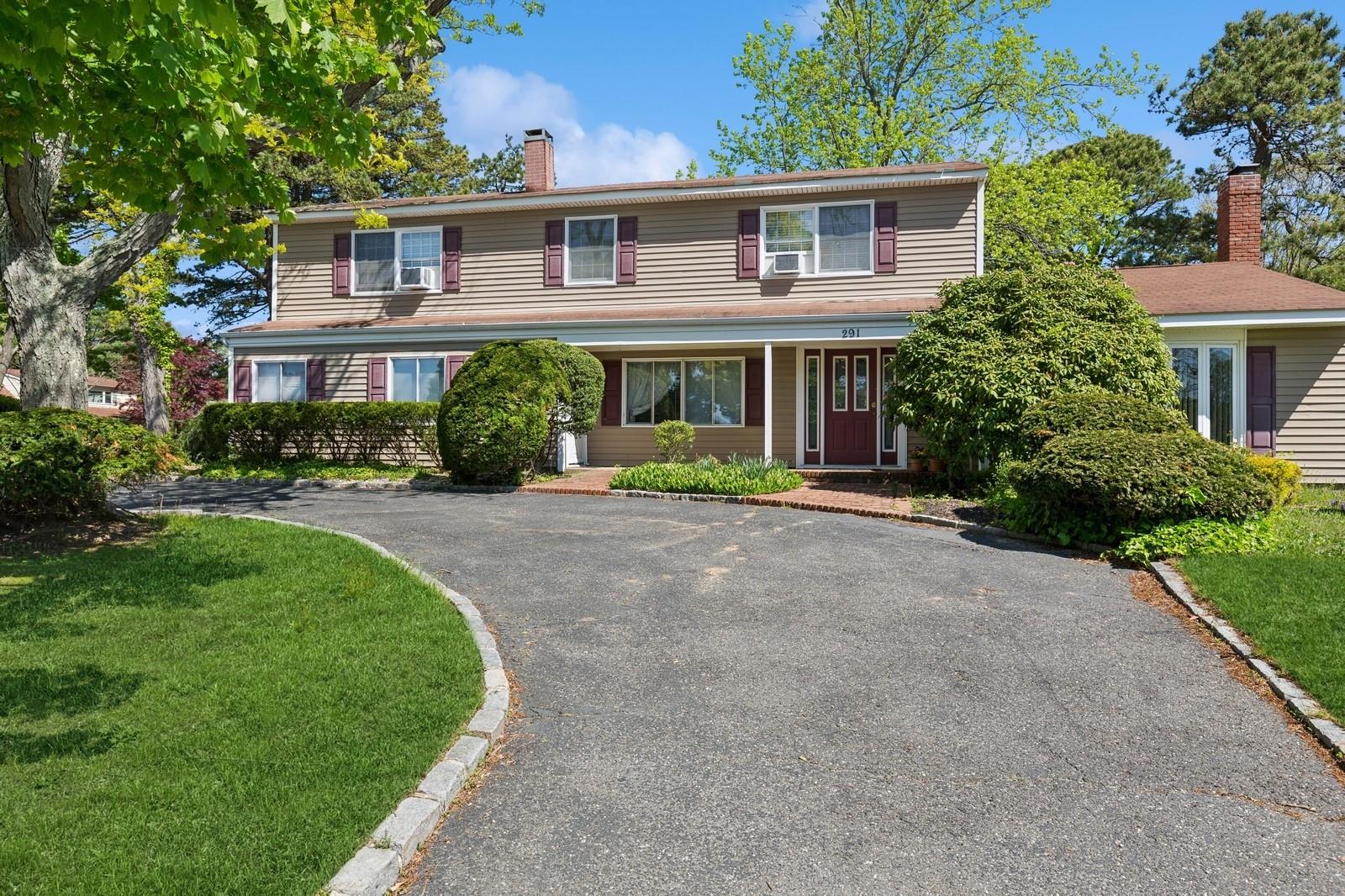 291 E Woodside Avenue, East Patchogue, New York image 1