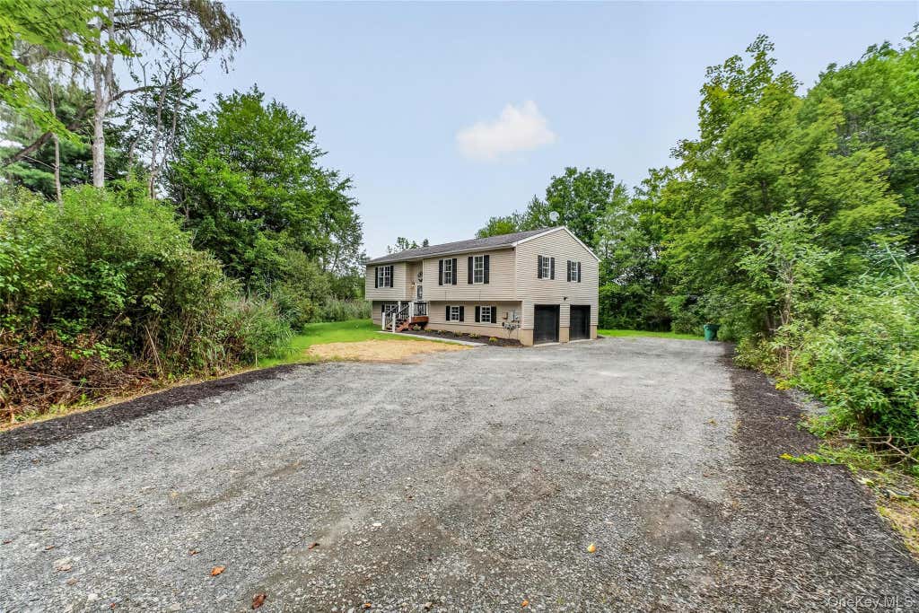 Photo of 694 State Route 32, Wallkill, NY 12589 (MLS # 1042045)