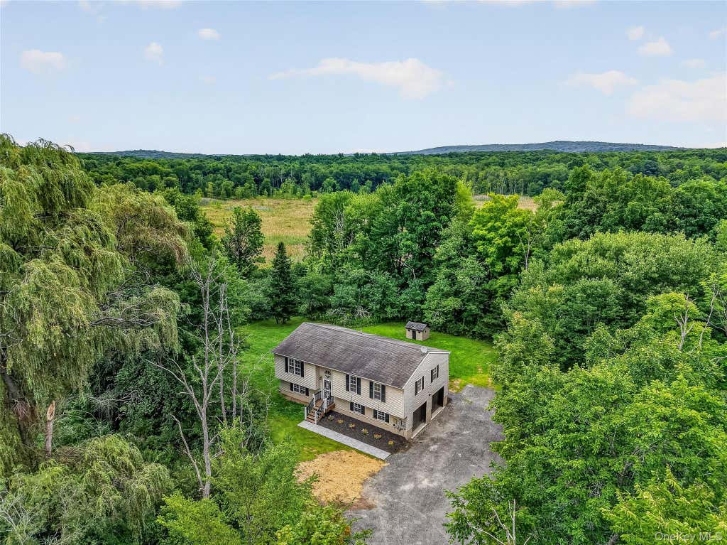 Photo of 694 State Route 32, Wallkill, NY 12589 (MLS # 1042045)