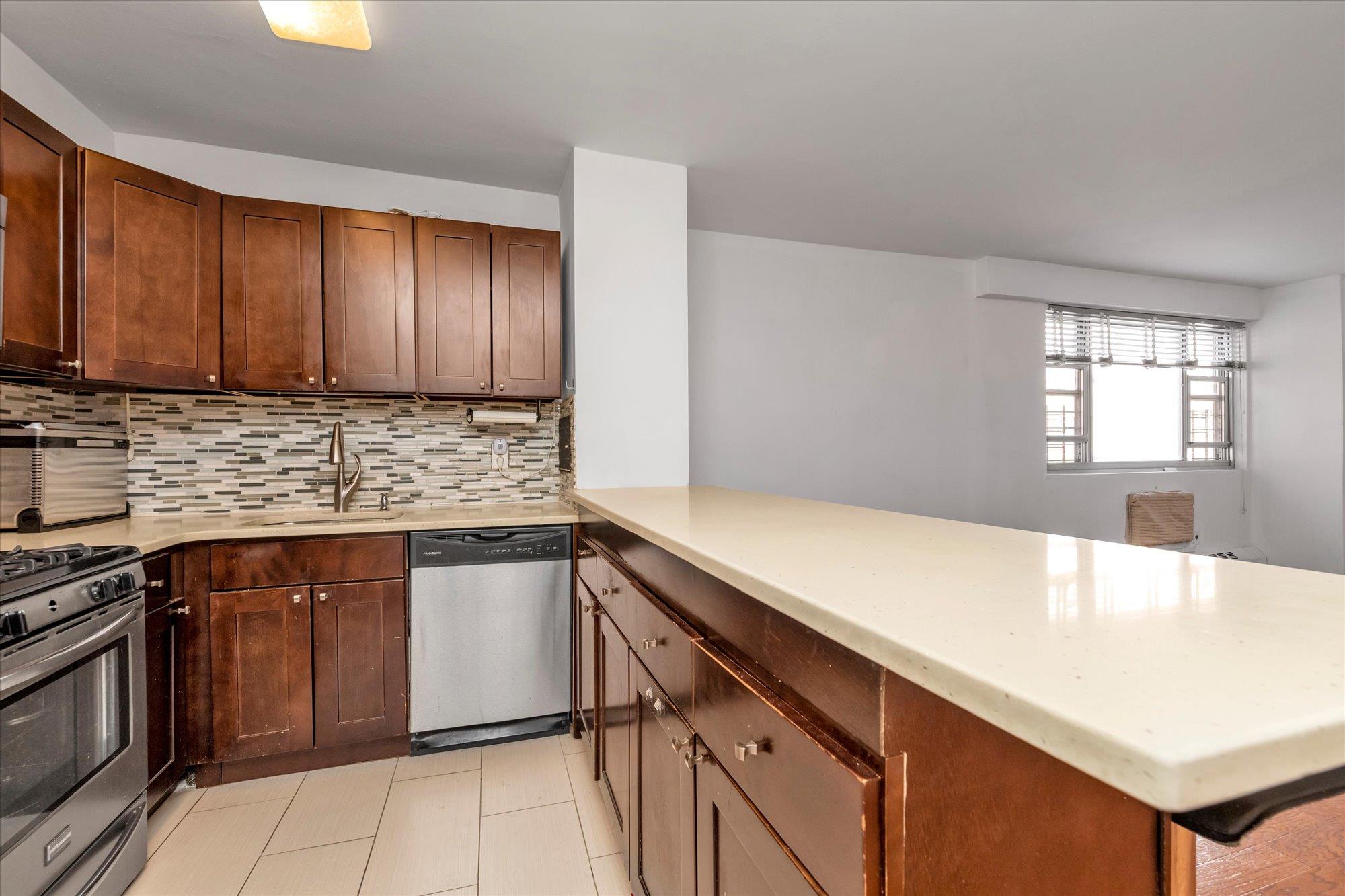 52-30 39 Drive #5U, Woodside, New York image 7