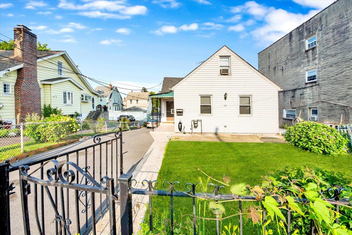 Property for Sale at George Place, Mount Vernon, New York - Bedrooms: 2 
Bathrooms: 2 
Rooms: 7  - $499,999