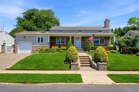 Homes For Sale - 87 Laurel Drive<br/> Massapequa Park, NY 11762