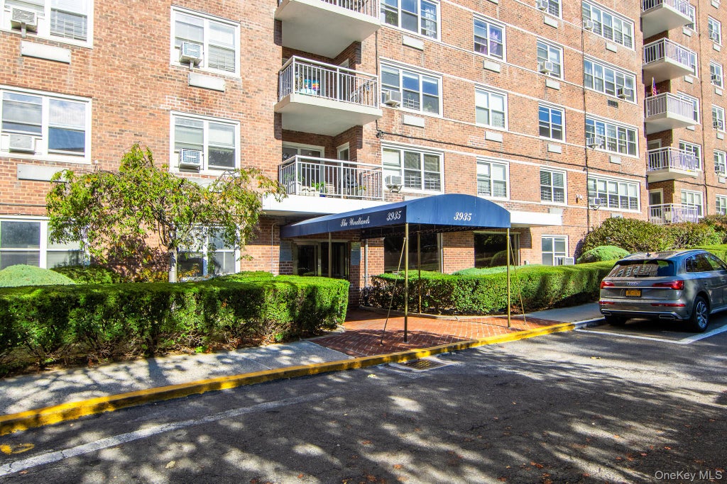 Photo of 3935 Blackstone Avenue #5E, Bronx, NY 10471 (MLS # 1060624)