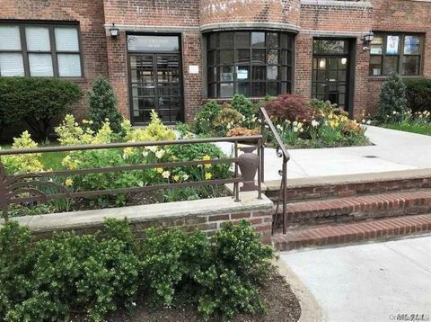 Photo of 98-120 Queens Blvd Blvd #4C, Rego Park, NY 11374 (MLS # 961406)