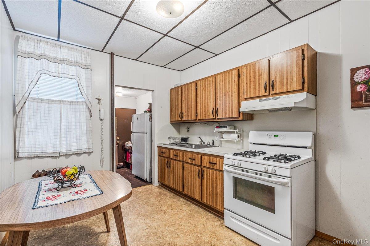 5523 Van Cleef Street