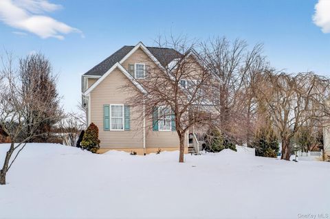 Homes For Sale - 32 Woodstock Lane<br/> Middletown, NY 10941