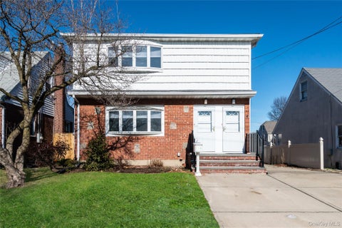 Apartment For Rent - 7 Winthrop Street<br/> Williston Park, NY 11596