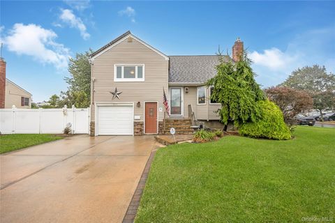 Photo of 138 Eastgate Road, Massapequa Park, NY 11762 (MLS # 922851)