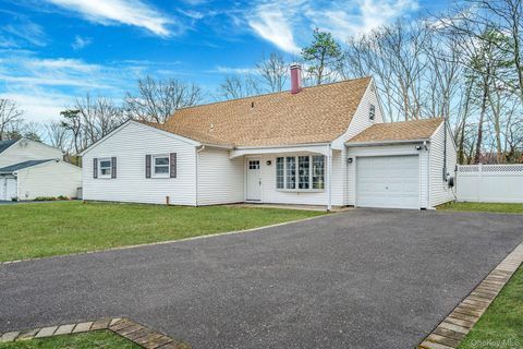 Photo of 10 Cottonwood Avenue, Port Jefferson Station, NY 11776 (MLS # 945239)