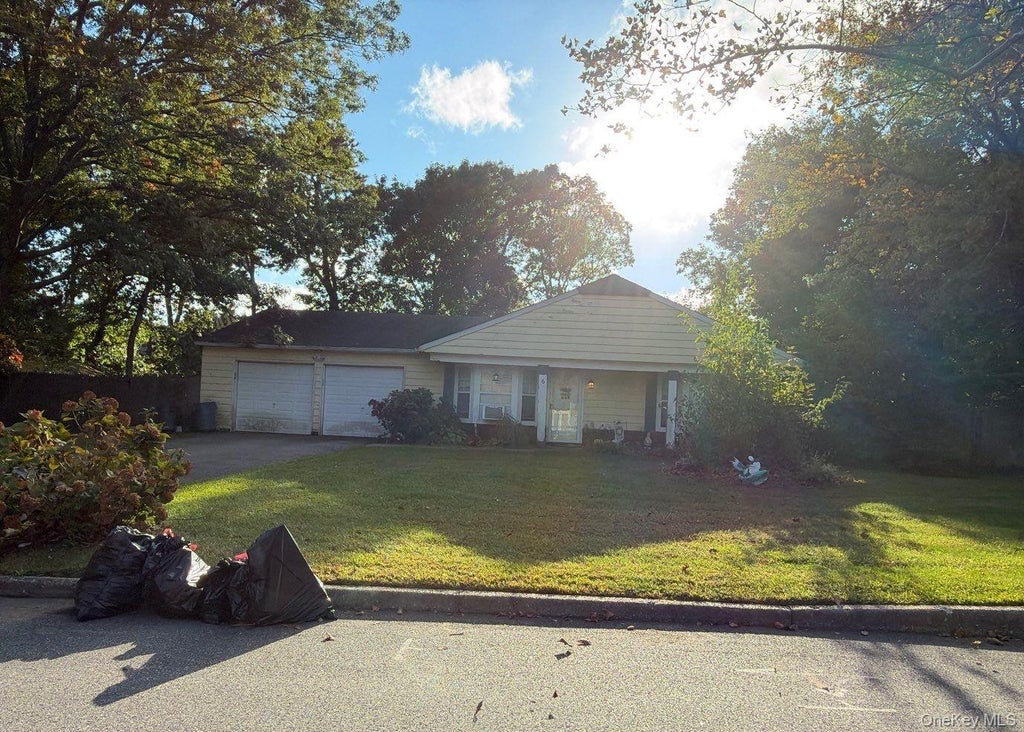 Photo of 6 Mount Snow Lane, Coram, NY 11727 (MLS # 1063981)