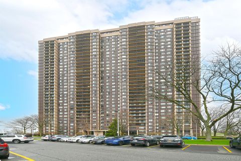 269-10 Grand Central Parkway 15L Floral Park NY 11005