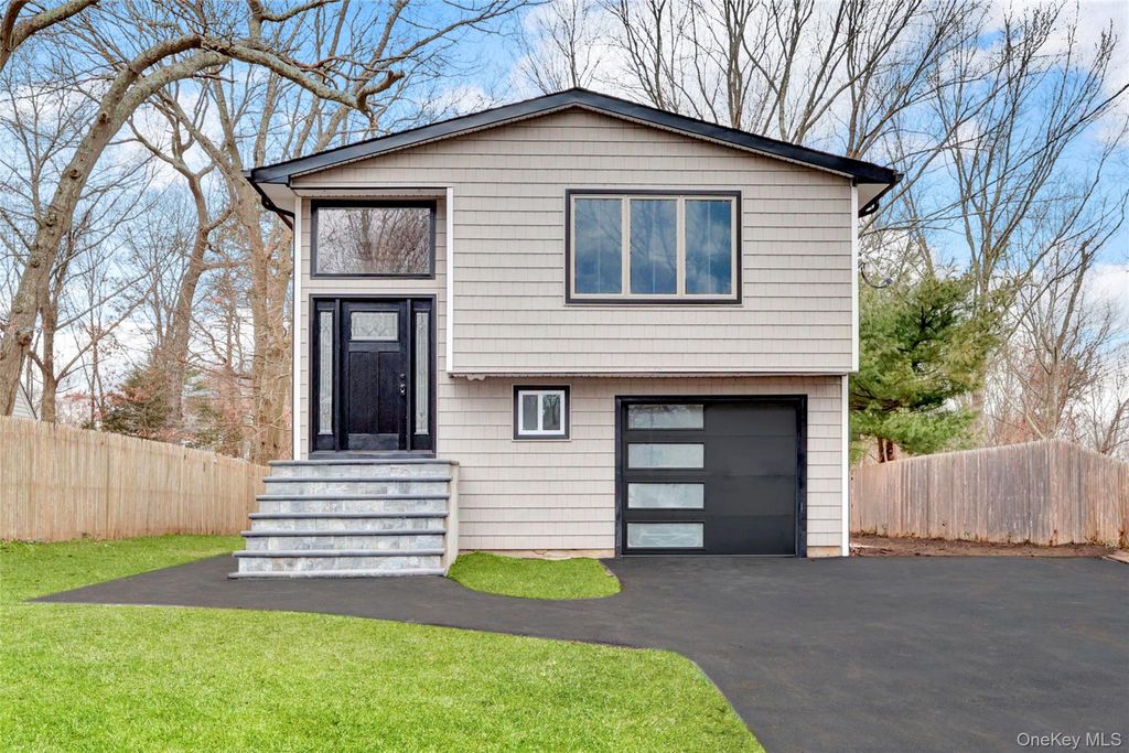 Photo of 567 Puritan Drive, Shirley, NY 11967 (MLS # 951511)