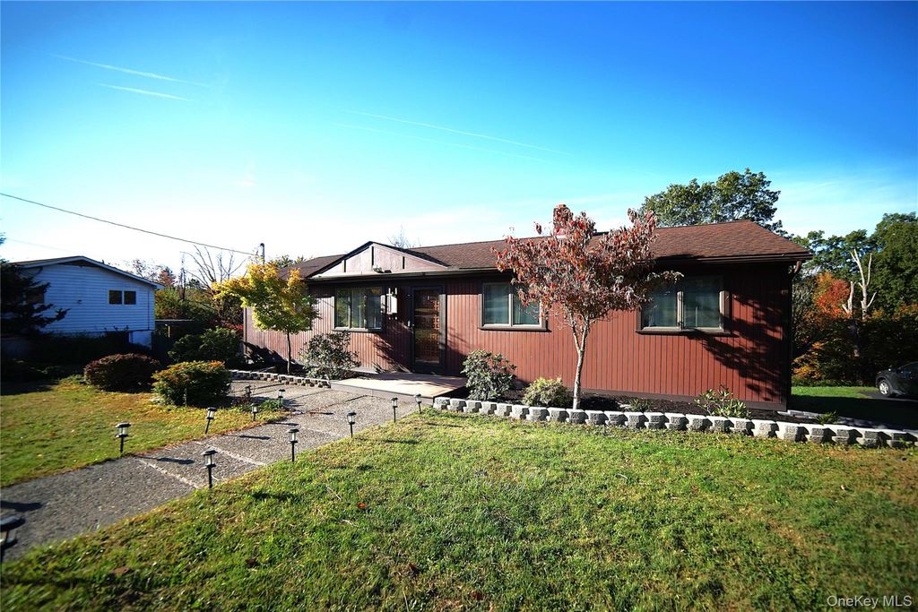 Photo of 24 Oak Drive, Monroe, NY 10950 (MLS # 920753)