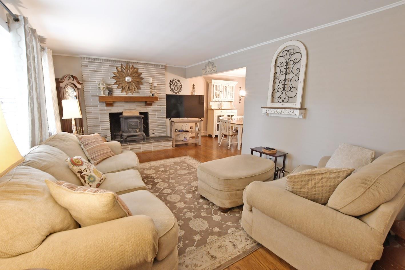 125 Chestnut Street, Mount Sinai, New York image 6