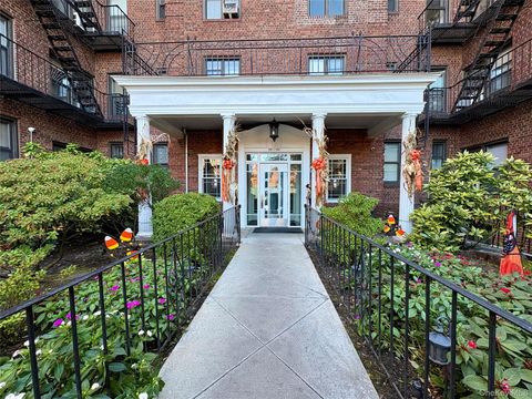 Homes For Sale - 98-50 67th Avenue #1B<br/> Queens County, Rego Park, NY 11374