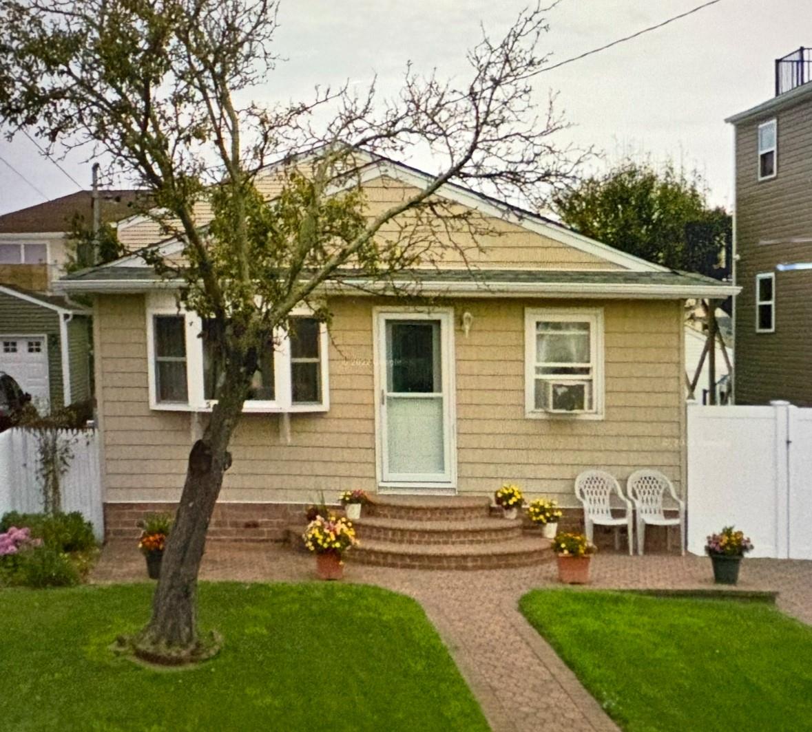 21 E Seacrest Avenue, Lindenhurst, New York image 3