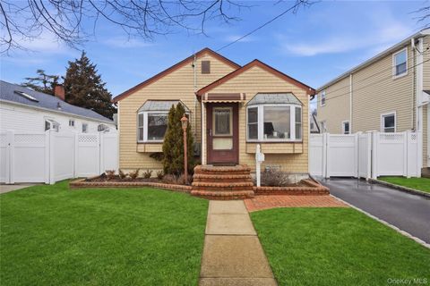 Homes For Sale - 3031 Lowell Avenue<br/> Wantagh, NY 11793