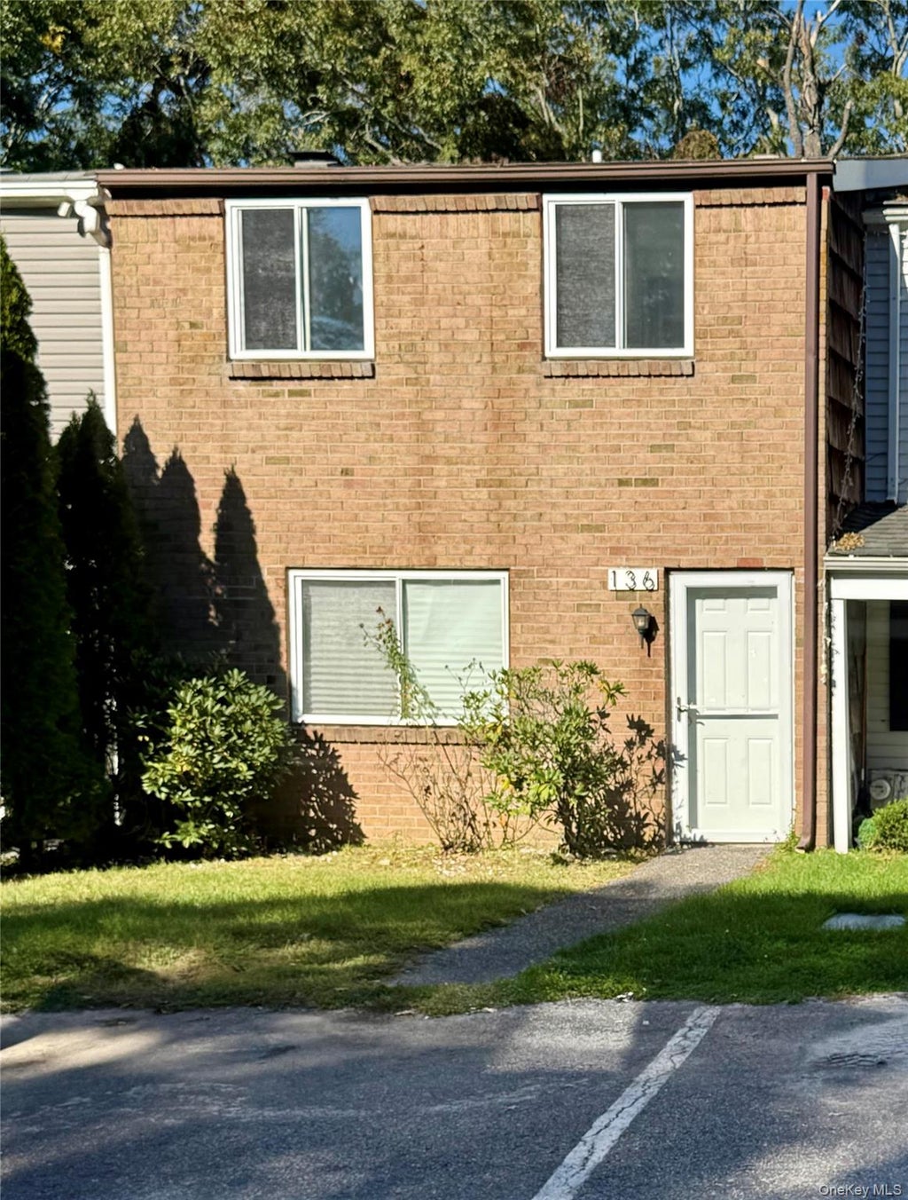 Photo of 136 Hill Crescent, Calverton, NY 11933 (MLS # 1051882)