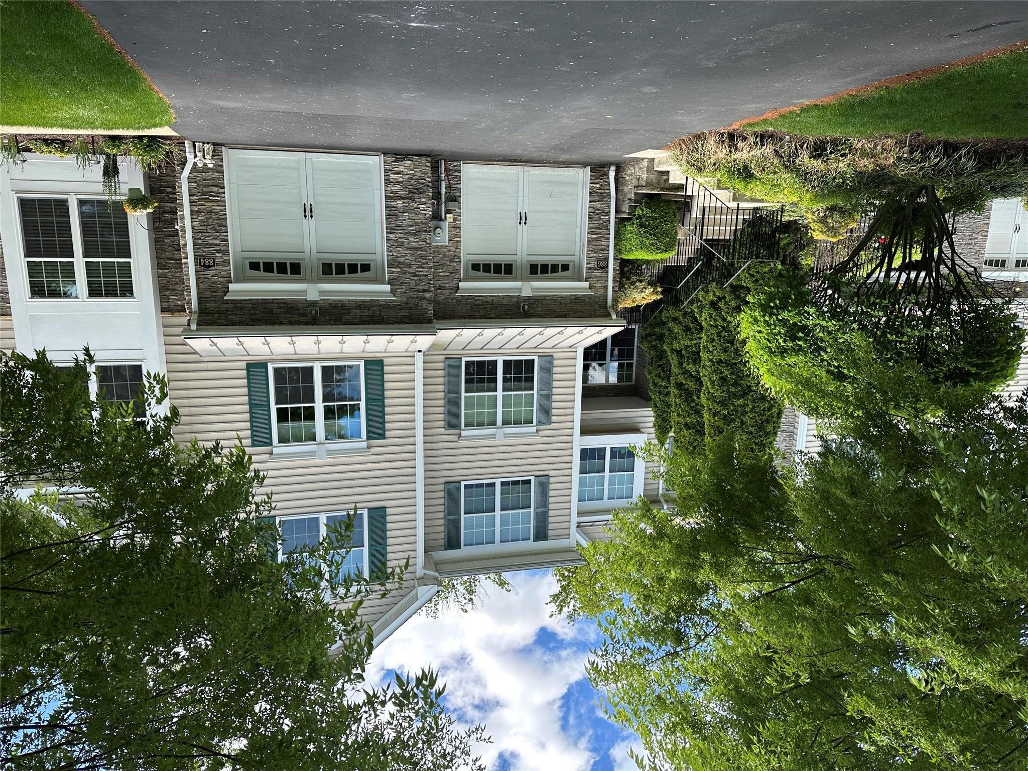 886 Huntington Drive, Fishkill, New York image 1