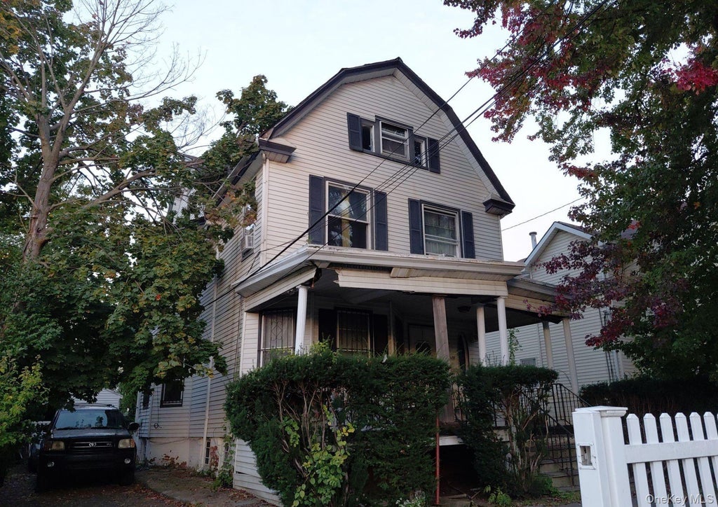 Photo of 322 S 3rd Avenue, Mount Vernon, NY 10550 (MLS # 1065924)