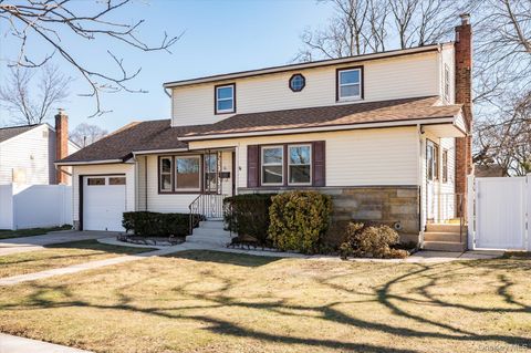 16 Seneca Drive Massapequa NY 11758