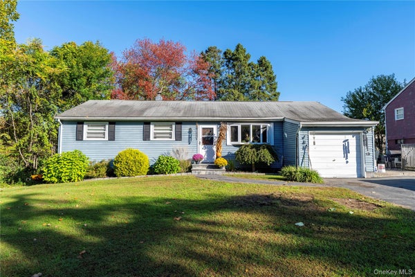 6 IROQUOIS DR, WAPPINGERS FALLS, NY 12590 - Image 8e9e4ad7ac0d4aaaa3d419a962bf05df/2160550647