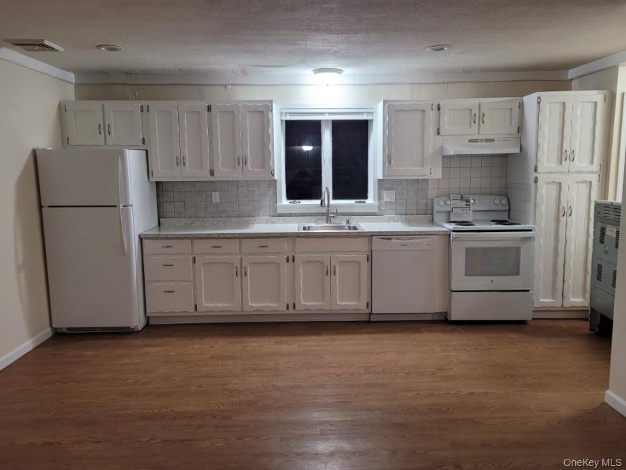 8068 Albany Post Road 2