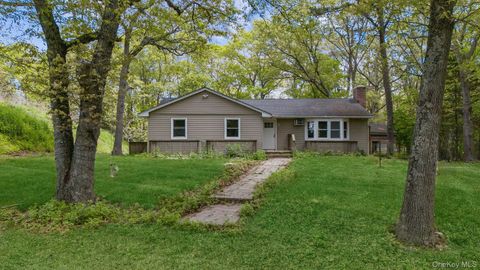 Homes For Sale - 132 Swezey Drive<br/> Suffolk County, Middle Island, NY 11953