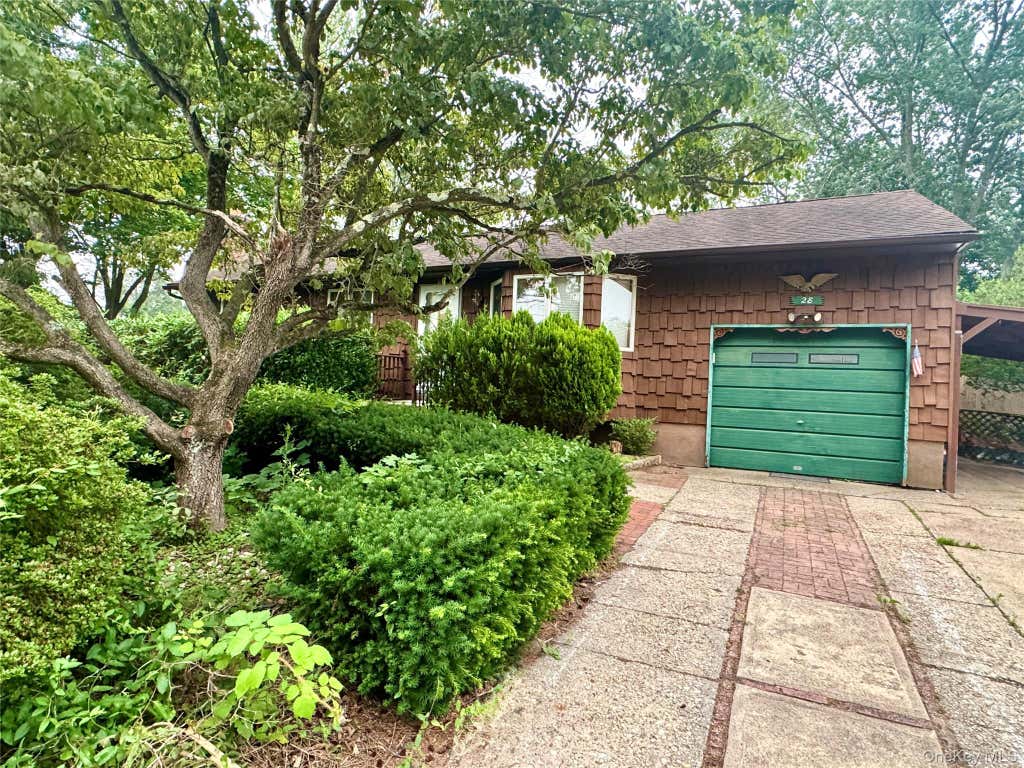 Photo of 28 Euclid Avenue, Dix Hills, NY 11746 (MLS # 1027062)
