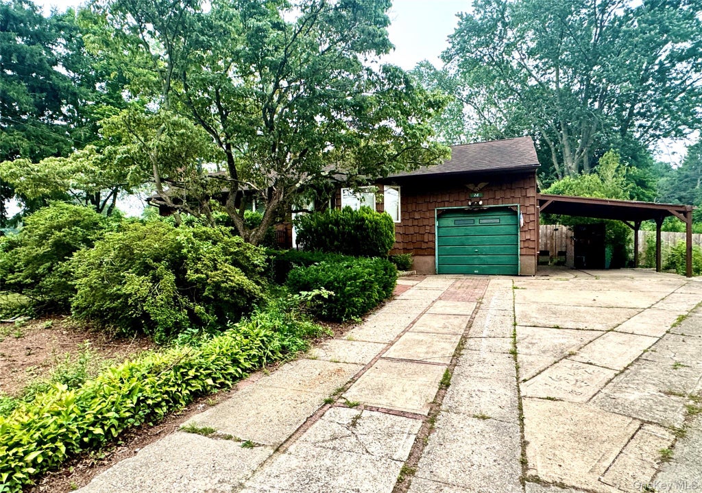 Photo of 28 Euclid Avenue, Dix Hills, NY 11746 (MLS # 1027062)