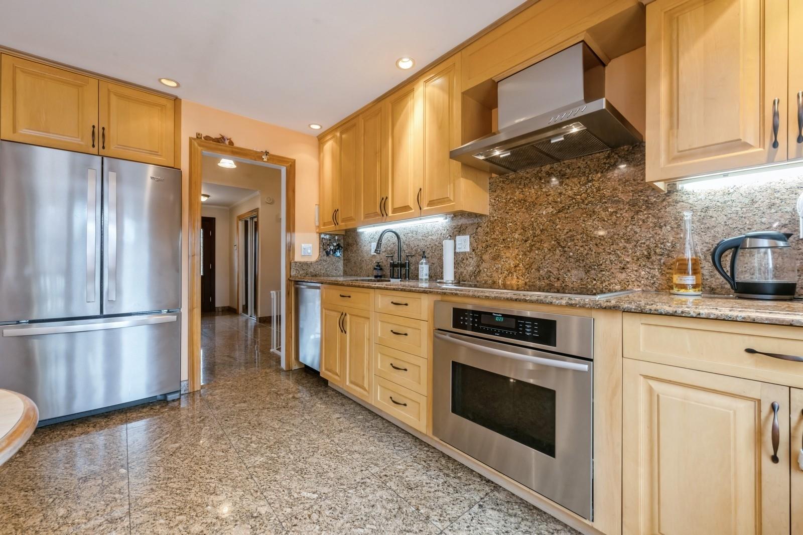 780 Regent Drive, Westbury, New York image 11