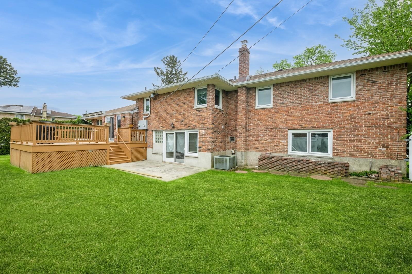 780 Regent Drive, Westbury, New York image 3