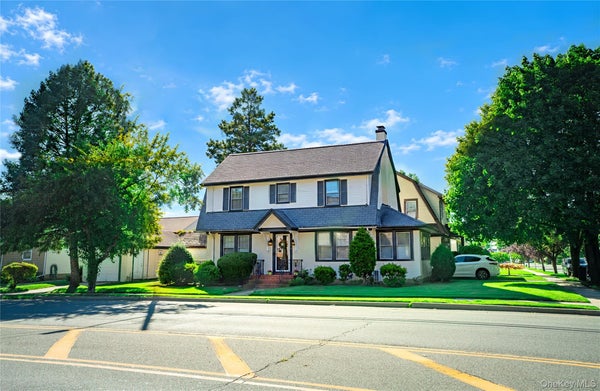 676 6TH AVE, NEW HYDE PARK, NY 11040 - Image 8ec998f1153dfee4646eeb79c4ced7f2/1158909880