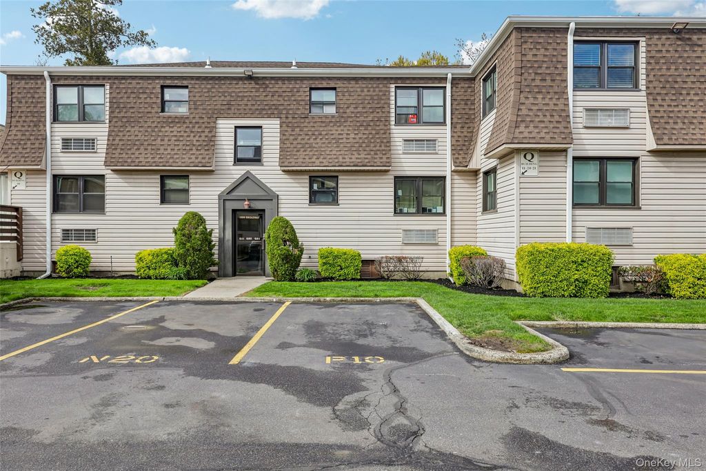 Photo of 1331 Broadway #P 10/11, Hewlett, NY 11557 (MLS # 997603)