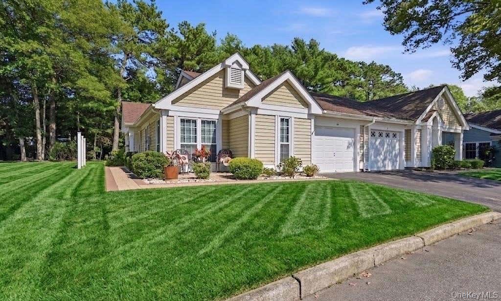 Photo of 15 Glen Drive, Ridge, NY 11961 (MLS # 1042900)