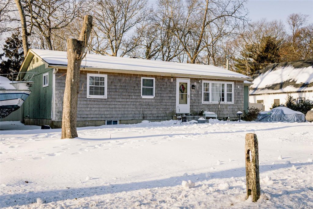 Photo of 150 Wavecrest Drive, Mastic, NY 11951 (MLS # 955731)