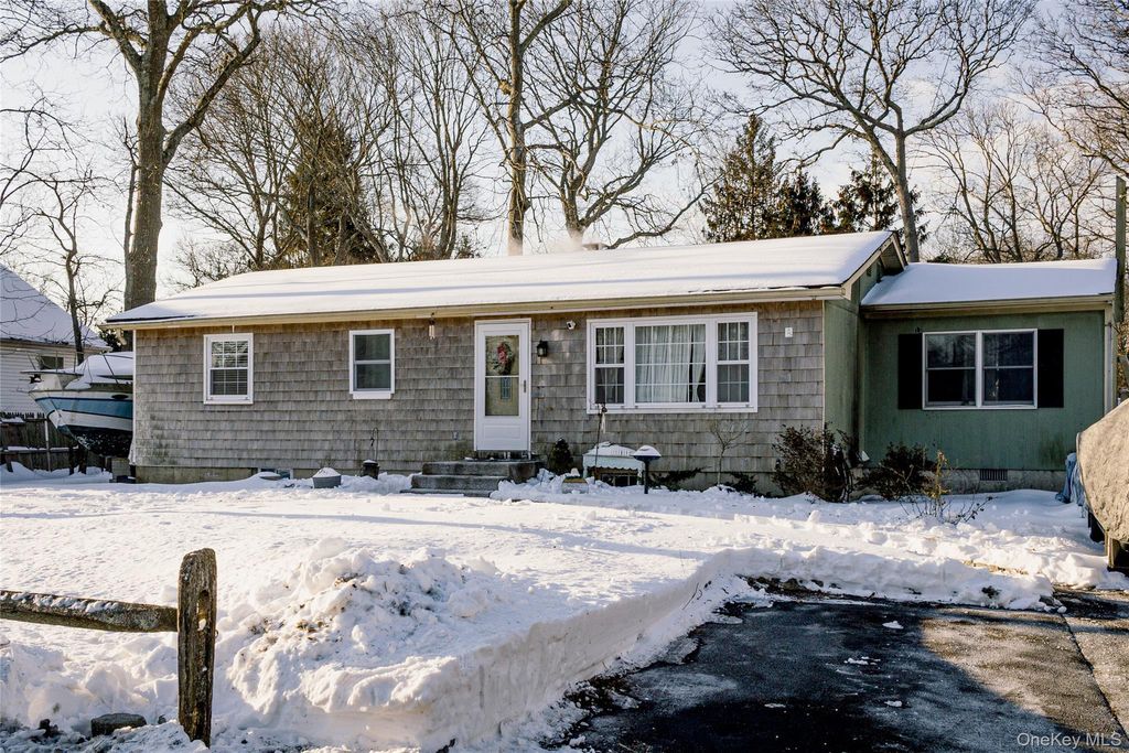 Photo of 150 Wavecrest Drive, Mastic, NY 11951 (MLS # 955731)